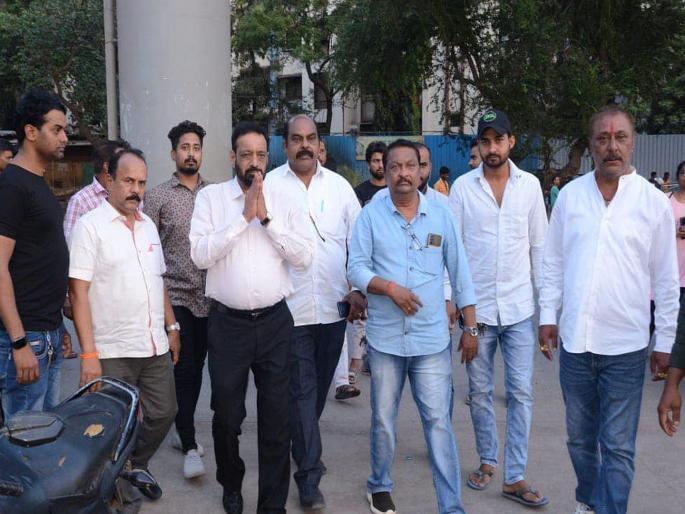 North Mumbai Lok Sabha Constituency - Congress unable to find candidate, Uddhav Sena's Vinod Ghosalkar offered to contest on Congress symbol | काँग्रेसचे अजूनही घोसाळकरांवर जाळे; उत्तर मुंबईत उमेदवार सापडेना North Mumbai Lok Sabha Constituency - Congress unable to find candidate, Uddhav Sena's Vinod Ghosalkar offered to contest on Congress symbol | काँग्रेसचे अजूनही घोसाळकरांवर जाळे; उत्तर मुंबईत उमेदवार सापडेना