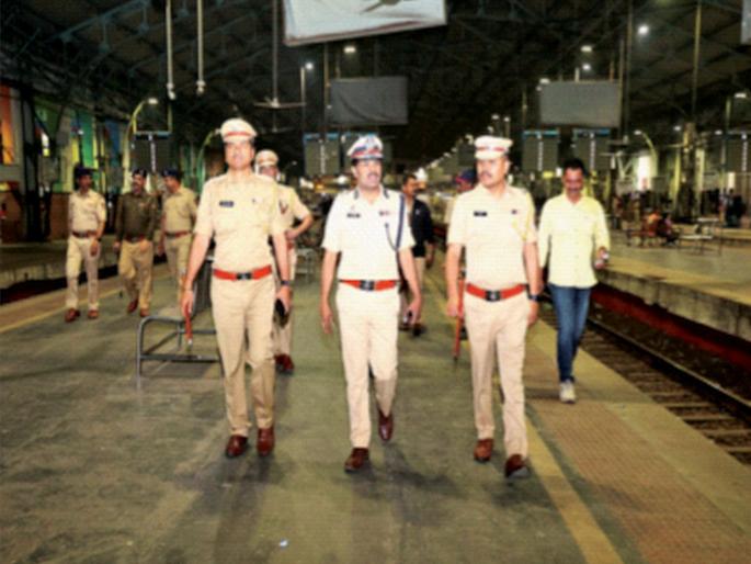 Patrolling will be done on the platform through 'Seg Way'. | प्लॅटफॉर्मवर ‘सेग वे’द्वारे करणार पेट्रोलिंग.... Patrolling will be done on the platform through 'Seg Way'. | प्लॅटफॉर्मवर ‘सेग वे’द्वारे करणार पेट्रोलिंग....