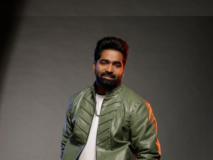 From background dancer to renowned choreographer, this is the astonishing journey of Vaibhav Ghuge. | बॅकग्राऊंड डान्सर ते सुप्रसिद्ध नृत्यदिग्दर्शक, असा आहे वैभव घुगेचा थक्क करणारा प्रवास From background dancer to renowned choreographer, this is the astonishing journey of Vaibhav Ghuge. | बॅकग्राऊंड डान्सर ते सुप्रसिद्ध नृत्यदिग्दर्शक, असा आहे वैभव घुगेचा थक्क करणारा प्रवास
