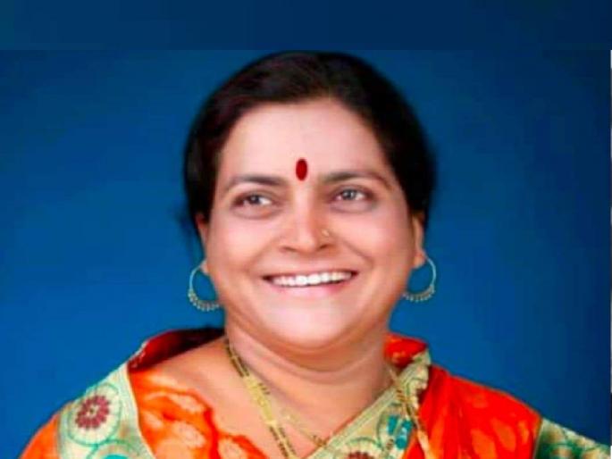 A woman on a two-wheeler was killed in a collision with an unknown vehicle near Ghunki village on the Pune Bengaluru National Highway | Kolhapur: दाम्पत्याच्या दुचाकीला अज्ञात ट्रकची पाठीमागून धडक, महिला जागीच ठार; घुणकी जवळ झाला अपघात A woman on a two-wheeler was killed in a collision with an unknown vehicle near Ghunki village on the Pune Bengaluru National Highway | Kolhapur: दाम्पत्याच्या दुचाकीला अज्ञात ट्रकची पाठीमागून धडक, महिला जागीच ठार; घुणकी जवळ झाला अपघात