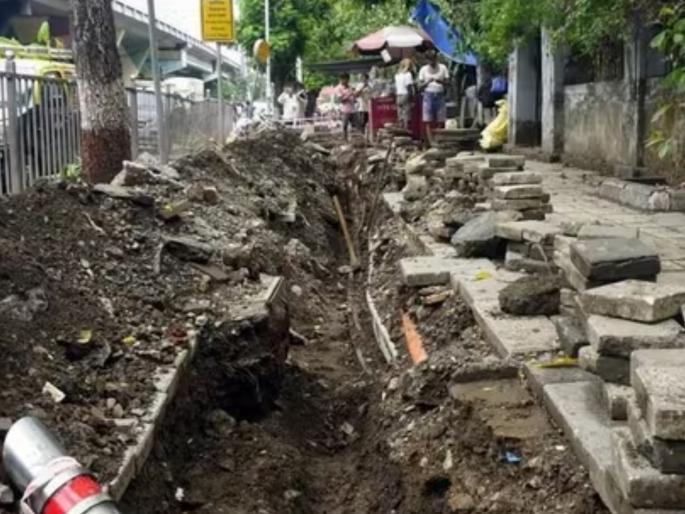 This Dadar footpath wasnt dug up for repairs but by crooks after copper wire | दादरचा हा फूटपाथ पालिकेनं नव्हे, तर चोरांनी खोदला! लाखो रुपये किमतीची MTNL केबल लंपास This Dadar footpath wasnt dug up for repairs but by crooks after copper wire | दादरचा हा फूटपाथ पालिकेनं नव्हे, तर चोरांनी खोदला! लाखो रुपये किमतीची MTNL केबल लंपास