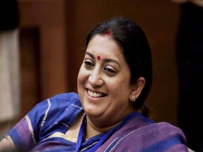 Manipur Election 2022 : Smriti irani dance with artists performing traditional dance in manipur watch viral video | Smriti irani : मणिपूरी गाण्यावर स्मृती ईराणींनी धरला ठेका; केंद्रीय मंत्र्यांचा अनोख्या नृत्य प्रकाराचा व्हिडिओ