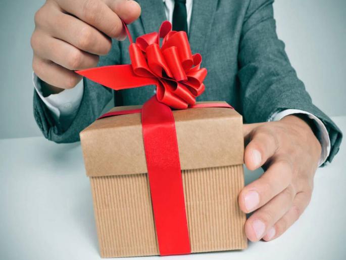 proposal to girl fails bomb delivered at boyfriends home blast in america | अरे बापरे! तरुणीला प्रपोज केलं,नकार आला, पठ्ठ्याने थेट तरुणीच्या बॉयफ्रेंडच्या घरी बॉम्ब पाठवला