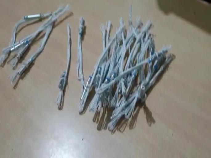 sensation in vasai! Gelatin and explosive substances found at chandip | वसईत खळबळ! चांदीप येथे जिलेटीन व स्फोटक पदार्थ सापडले sensation in vasai! Gelatin and explosive substances found at chandip | वसईत खळबळ! चांदीप येथे जिलेटीन व स्फोटक पदार्थ सापडले