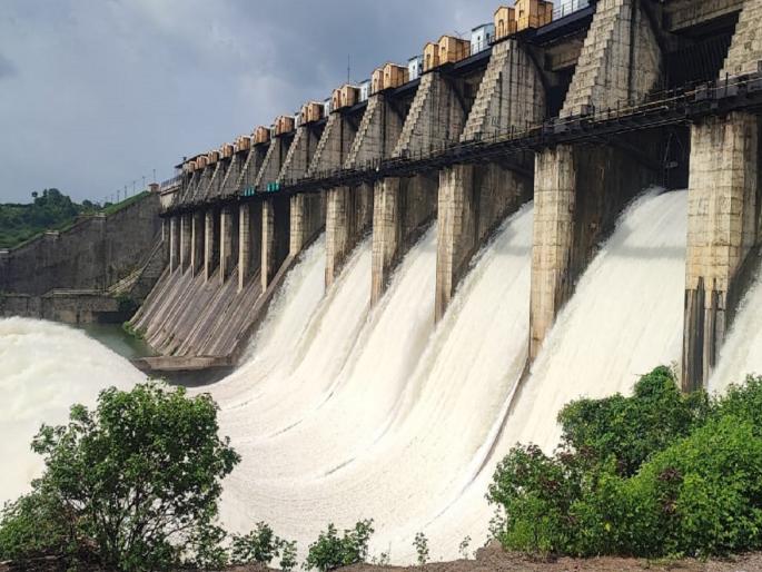Six gates of Girna dam opened, alert to riverside villages | गिरणा धरणाचे सहा दरवाजे उघडले, नदीकाठच्या गावांना सतर्कतेचा इशारा Six gates of Girna dam opened, alert to riverside villages | गिरणा धरणाचे सहा दरवाजे उघडले, नदीकाठच्या गावांना सतर्कतेचा इशारा