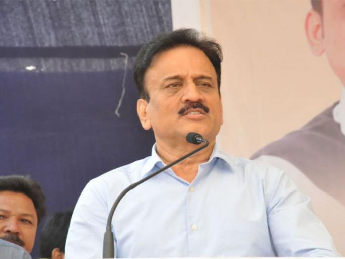 Crime registred against BJP leader Girish Mahajan and 28 others in Pune | भाजप नेते व माजी मंत्री गिरीश महाजन यांच्यासह २८ जणांवर पुण्यात खंडणीचा गुन्हा दाखल