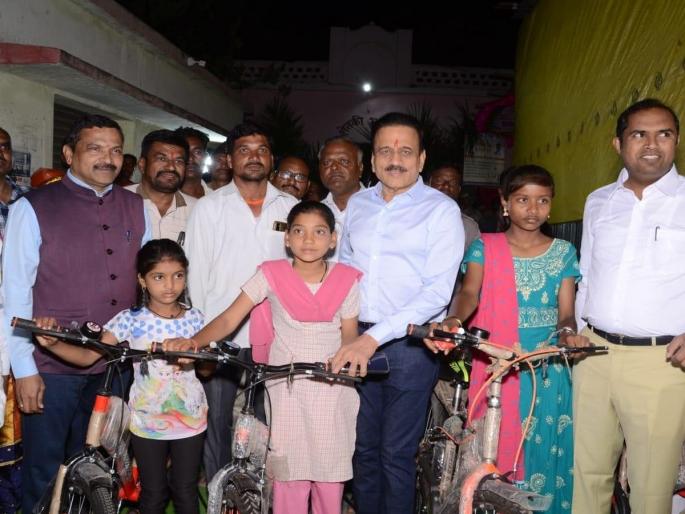 Solapuri 'Cycle Bank' pattern to be implemented by Rural Development Department | ग्रामविकास विभाग राबवणार सोलापुरी 'सायकल बँक' पॅटर्न Solapuri 'Cycle Bank' pattern to be implemented by Rural Development Department | ग्रामविकास विभाग राबवणार सोलापुरी 'सायकल बँक' पॅटर्न