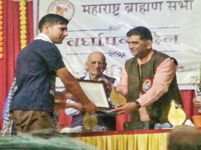 Importance of honesty in the film industry: Girish Oak; Anniversary of Maharashtra Brahman meeting in Pune | चित्रपटसृष्टीत प्रामाणिकतेला महत्त्व : गिरीश ओक; महाराष्ट्र ब्राह्मण सभेचा पुण्यात वर्धापन दिन Importance of honesty in the film industry: Girish Oak; Anniversary of Maharashtra Brahman meeting in Pune | चित्रपटसृष्टीत प्रामाणिकतेला महत्त्व : गिरीश ओक; महाराष्ट्र ब्राह्मण सभेचा पुण्यात वर्धापन दिन