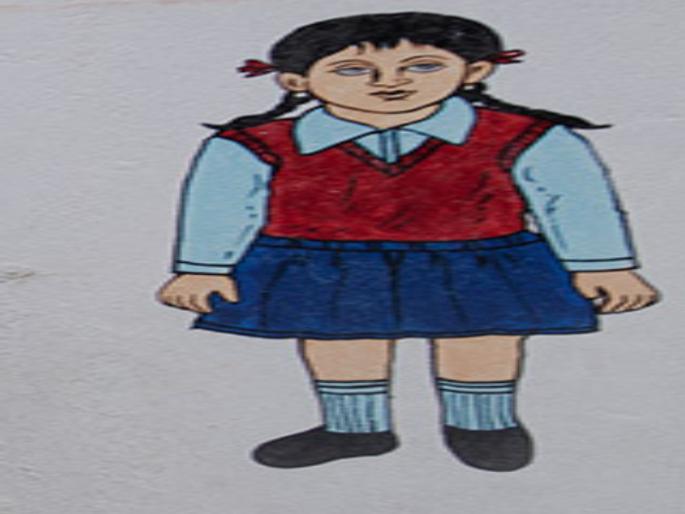 accidentally leaving school girl child took parents hand | चुकीने शाळेबाहेर पडलेली चिमुकली पालकांच्या स्वाधीन accidentally leaving school girl child took parents hand | चुकीने शाळेबाहेर पडलेली चिमुकली पालकांच्या स्वाधीन