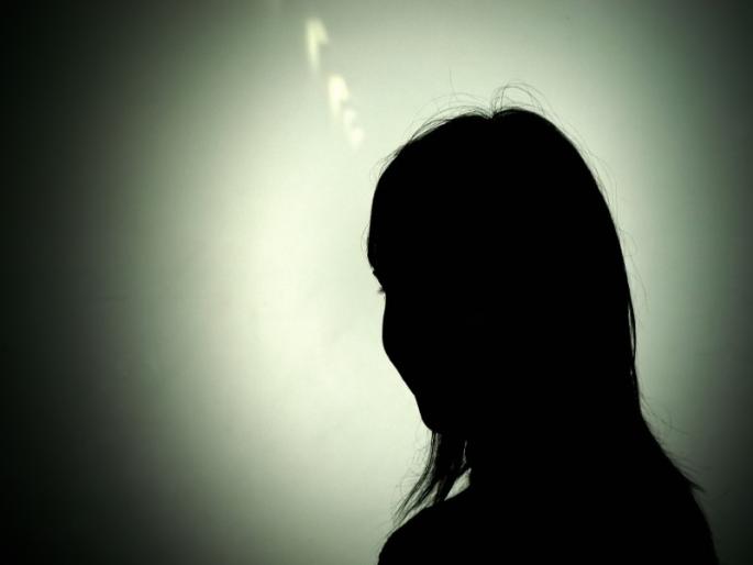 Even once a case was registered it did not matter A young man who molested a young woman was shackled | एकदा गुन्हा दाखल होऊनही फरक पडला नाही; तरुणीचा विनयभंग करणाऱ्या तरुणाला ठोकल्या बेड्या Even once a case was registered it did not matter A young man who molested a young woman was shackled | एकदा गुन्हा दाखल होऊनही फरक पडला नाही; तरुणीचा विनयभंग करणाऱ्या तरुणाला ठोकल्या बेड्या