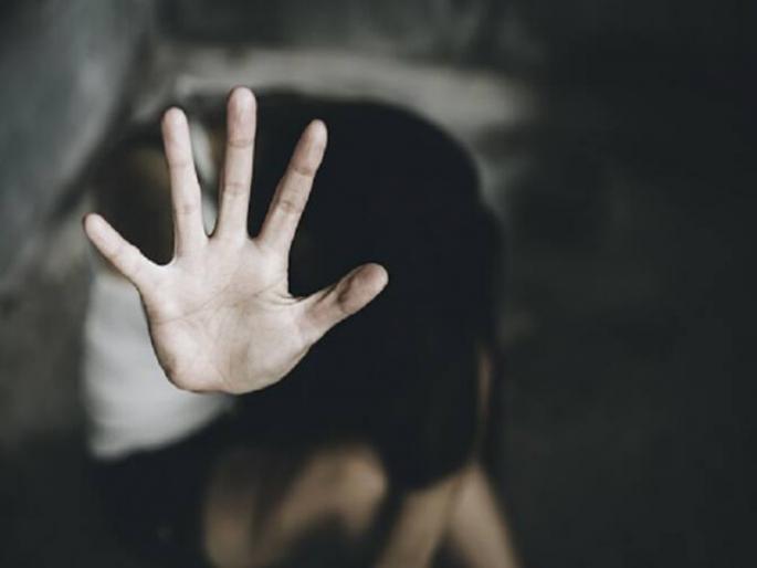 A case has been registered against the father for abusing his daughter in obscene language | पोटच्या मुलीला अश्लील भाषेत शिवीगाळ केल्याप्रकरणी बापावर गुन्हा दाखल A case has been registered against the father for abusing his daughter in obscene language | पोटच्या मुलीला अश्लील भाषेत शिवीगाळ केल्याप्रकरणी बापावर गुन्हा दाखल