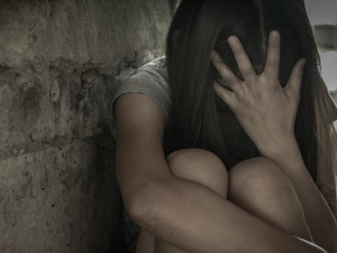 You look so hot teasing of underage girls Both of them were shackled | 'तुम्ही खूप हॉट दिसता', अल्पवयीन मुलींची छेडछाड; दोघांना ठोकल्या बेड्या You look so hot teasing of underage girls Both of them were shackled | 'तुम्ही खूप हॉट दिसता', अल्पवयीन मुलींची छेडछाड; दोघांना ठोकल्या बेड्या