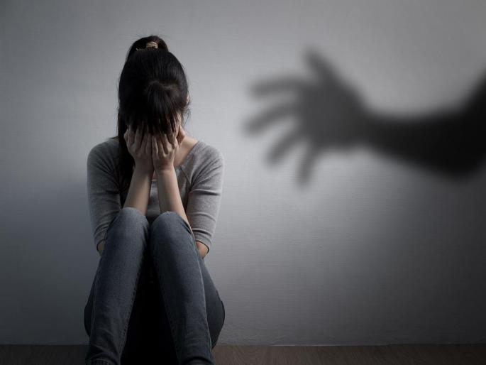 Mental distress due to repayment of loaned money; An extreme step taken by the young woman | उसने दिलेले पैसे परत मागितल्याने मानसिक त्रास; तरुणीने उचलले टोकाचे पाऊल