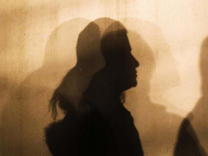 Shocking! Rape of a minor girl by threatening to make the photo viral; incident in the Vadgaon maval | धक्कादायक ! फोटो व्हायरल करण्याची धमकी देऊन अल्पवयीन मुलीवर बलात्कार; वडगाव मावळ येथील घटना Shocking! Rape of a minor girl by threatening to make the photo viral; incident in the Vadgaon maval | धक्कादायक ! फोटो व्हायरल करण्याची धमकी देऊन अल्पवयीन मुलीवर बलात्कार; वडगाव मावळ येथील घटना