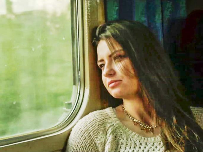 Dear, what i am saying is difficult, please be with me.. | प्रिय, मी जे सांगतेय, ते पोहोचेल ना तुझ्यापर्यंत ? Dear, what i am saying is difficult, please be with me.. | प्रिय, मी जे सांगतेय, ते पोहोचेल ना तुझ्यापर्यंत ?