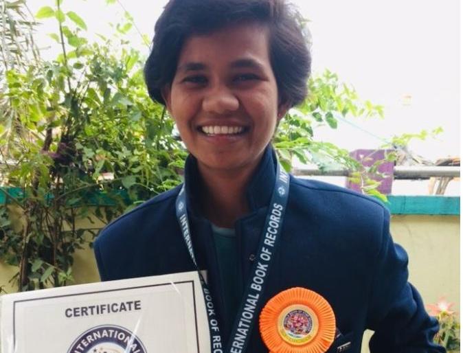 Kiran honored with ‘Youngest Lady Driver’ award; Drives passenger vehicles in remote areas | ‘यंगेस्ट लेडी ड्रायव्हर’च्या बहुमानाने किरण सन्मानित; दुर्गम भागांत चालविते प्रवासी वाहन Kiran honored with ‘Youngest Lady Driver’ award; Drives passenger vehicles in remote areas | ‘यंगेस्ट लेडी ड्रायव्हर’च्या बहुमानाने किरण सन्मानित; दुर्गम भागांत चालविते प्रवासी वाहन