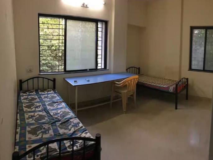 Pune: How should Savitri's lackeys get an education? The hostel fee went from 60 thousand to 1 lakh | Pune: सावित्रीच्या लेकींनी शिक्षण घ्यायचं तरी कसं? वसतिगृहाची फी ६० हजारांवरून झाली १ लाख