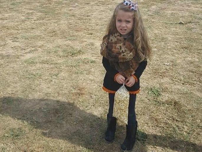 This little girl picture confuses people is the latest optical illusion keeping people busy | 'या' लहान मुलीचे पाय पाहून हळहळले लोक; पण यात आहे एक ट्विस्ट, काय तो शोधा.... This little girl picture confuses people is the latest optical illusion keeping people busy | 'या' लहान मुलीचे पाय पाहून हळहळले लोक; पण यात आहे एक ट्विस्ट, काय तो शोधा....