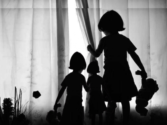 Leaving the three little ones at home, the mother goes off with her lover, and the father goes off with his lover | निष्ठुर आई प्रियकरासोबत, तर वडील प्रेयसीसोबत पसार, तीन चिमुकल्या मुलींचे अश्रु थांबेनात Leaving the three little ones at home, the mother goes off with her lover, and the father goes off with his lover | निष्ठुर आई प्रियकरासोबत, तर वडील प्रेयसीसोबत पसार, तीन चिमुकल्या मुलींचे अश्रु थांबेनात