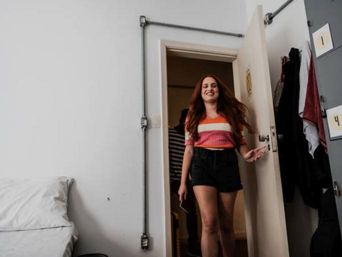 20-year-old woman went home for lunch break; her boss was in the bedroom... | लंच ब्रेक झाला म्हणून २० वर्षीय तरुणी घरी गेली; बेडरुममध्ये तिचा बॉस...  20-year-old woman went home for lunch break; her boss was in the bedroom... | लंच ब्रेक झाला म्हणून २० वर्षीय तरुणी घरी गेली; बेडरुममध्ये तिचा बॉस...