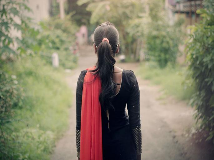 A 17-year-old girl in Mirzapur had a man's testicles inside her body, doctors performed an operation | १७ वर्षाच्या मुलीला अजूनही मासिक पाळी आली नाही; तपासणी करताच वेगळेच सत्य उघड, डॉक्टरही हैराण A 17-year-old girl in Mirzapur had a man's testicles inside her body, doctors performed an operation | १७ वर्षाच्या मुलीला अजूनही मासिक पाळी आली नाही; तपासणी करताच वेगळेच सत्य उघड, डॉक्टरही हैराण