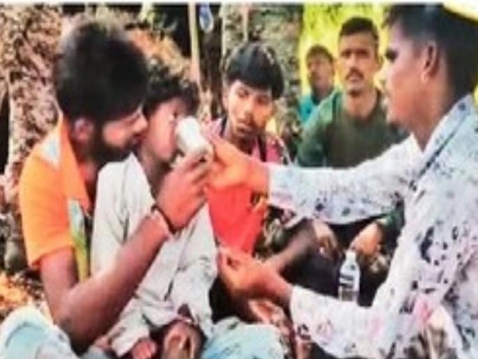 She was found crying; her father smiled as soon as he saw her. | रडण्याच्या आवाजाने सापडली; वडिलांना बिलगताच हसली She was found crying; her father smiled as soon as he saw her. | रडण्याच्या आवाजाने सापडली; वडिलांना बिलगताच हसली