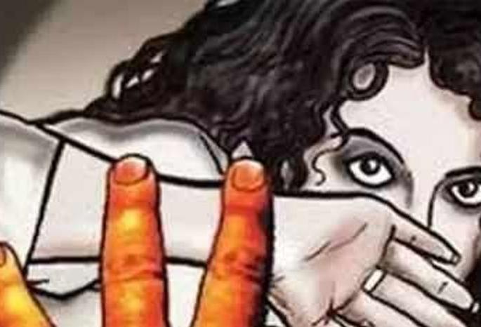 21-year-old girl from Gondiya raped in a running luxury bus way to Pune | गोंदिया जिल्ह्यातील २१ वर्षीय युवतीवर धावत्या लक्झरी बसमध्ये बलात्कार 21-year-old girl from Gondiya raped in a running luxury bus way to Pune | गोंदिया जिल्ह्यातील २१ वर्षीय युवतीवर धावत्या लक्झरी बसमध्ये बलात्कार
