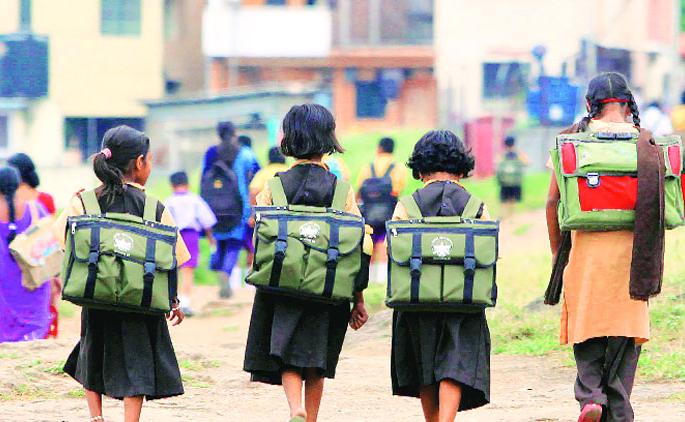 Insist on getting a new backpack, water bottle, paint from school | नवीन दप्तर, पाण्याची बाटली, रंग शाळेतूनच घेण्याचा अट्टहास Insist on getting a new backpack, water bottle, paint from school | नवीन दप्तर, पाण्याची बाटली, रंग शाळेतूनच घेण्याचा अट्टहास