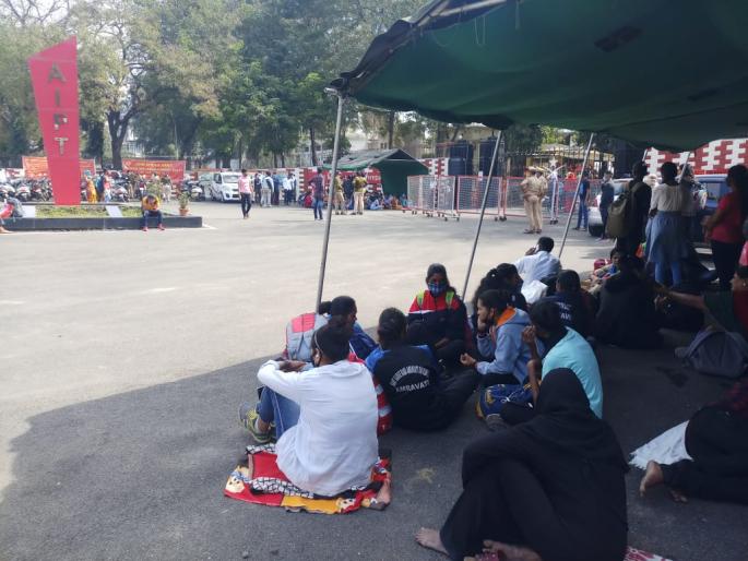 Abb ..! More than 10,000 girls recruited for 12 Army posts | अबब..! लष्कराच्या १२ जागांच्या भरतीसाठी तब्बल १० हजाराहून अधिक मुली Abb ..! More than 10,000 girls recruited for 12 Army posts | अबब..! लष्कराच्या १२ जागांच्या भरतीसाठी तब्बल १० हजाराहून अधिक मुली