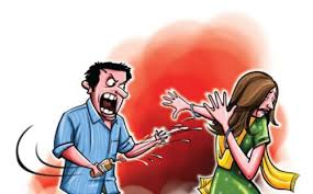 girl molested due to ask her friend's flirt | मैत्रिणीला फ्लर्ट केल्याचा जाब विचारल्याने तरुणीचा पिरगळला हात