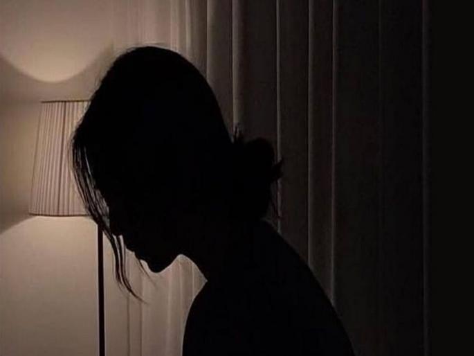 In Nashik, After writing the 10th class paper, Girl Suicide hanging herself | हृदयद्रावक! दहावीचा पेपर लिहून घरी आली अन् 'ती' नं आयुष्याचा प्रवास कायमचा संपवला In Nashik, After writing the 10th class paper, Girl Suicide hanging herself | हृदयद्रावक! दहावीचा पेपर लिहून घरी आली अन् 'ती' नं आयुष्याचा प्रवास कायमचा संपवला
