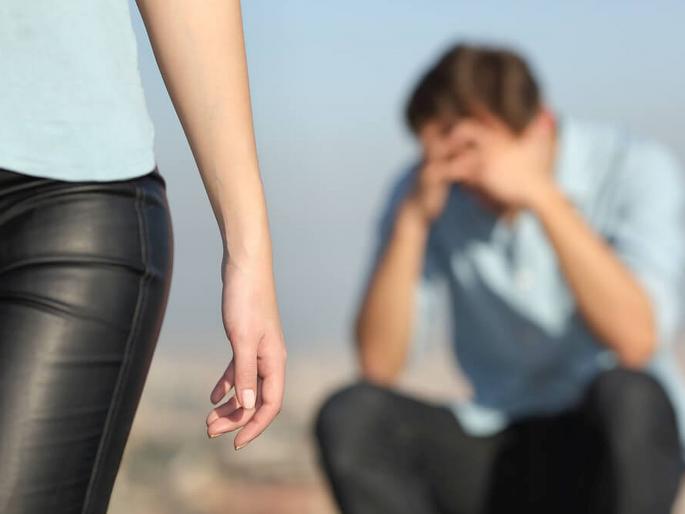 Can this be done...? Girlfriend got engaged to someone else; Boyfriend reached the police station with evidence of spending Rs 80 lakhs | असेही करता येते...? गर्लफ्रेंडने दुसऱ्यासोबतच साखरपुडा केला; प्रियकर ८० लाखांच्या खर्चाचे पुरावे घेऊन पोलिस ठाण्यात पोहोचला Can this be done...? Girlfriend got engaged to someone else; Boyfriend reached the police station with evidence of spending Rs 80 lakhs | असेही करता येते...? गर्लफ्रेंडने दुसऱ्यासोबतच साखरपुडा केला; प्रियकर ८० लाखांच्या खर्चाचे पुरावे घेऊन पोलिस ठाण्यात पोहोचला