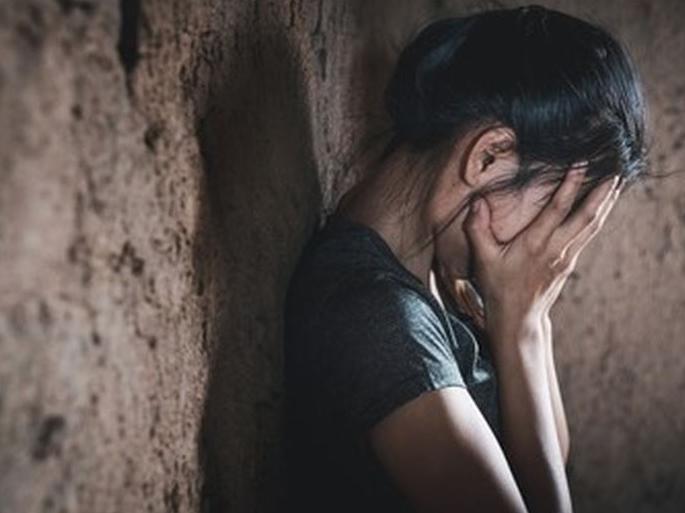 Awful! He said to a simple girl, 'You are a call girl, then give me pleasure' .. | भयानकच! साध्या सरळ मुलीला तो म्हणाला, 'तू कॉल गर्ल आहेस ना, मग मला शरीरसुख दे' ..