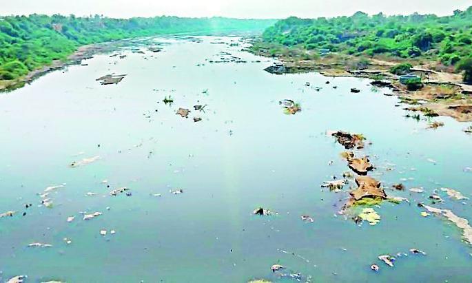 The cycle of sandwiches covered with a recurring fall ... | गिरणेच्या आवर्तनाने झाकले वाळूमाफियांचे पाप.... The cycle of sandwiches covered with a recurring fall ... | गिरणेच्या आवर्तनाने झाकले वाळूमाफियांचे पाप....