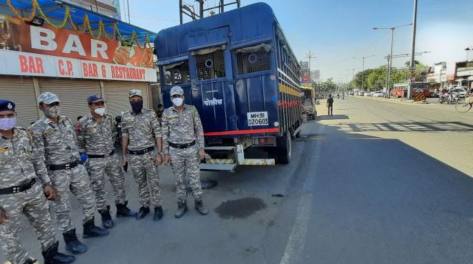 Tight security by the police, however, the morcha did not start | पोलिसांचा कडेकोट बंदोबस्त, मोर्चा मात्र निघालाच नाही  Tight security by the police, however, the morcha did not start | पोलिसांचा कडेकोट बंदोबस्त, मोर्चा मात्र निघालाच नाही