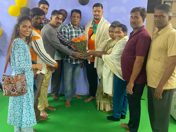 Two athletes from Aarey perform brilliantly in the Asian Powerlifting Championship | आरेच्या दोन खेळाडूंची आशियाई पॉवरलिफ्टींग स्पर्धेत दैदिप्यमान कामगिरी Two athletes from Aarey perform brilliantly in the Asian Powerlifting Championship | आरेच्या दोन खेळाडूंची आशियाई पॉवरलिफ्टींग स्पर्धेत दैदिप्यमान कामगिरी