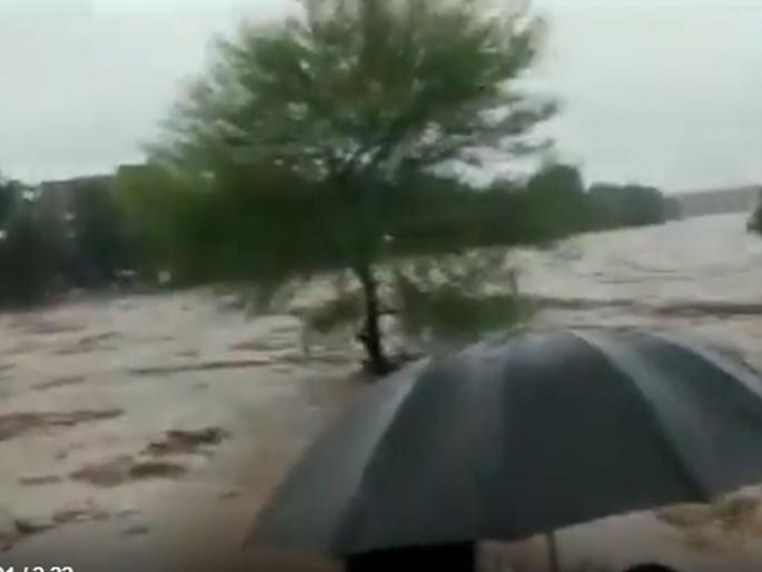 Moved the citizens of rural Chalisgaon to schools; SDRF team came for help in flood | Chalisgaon Flood: चाळीसगावच्या ग्रामीण भागातील नागरिकांना शाळांमध्ये हलविले; एसडीआरएफची टीम दाखल