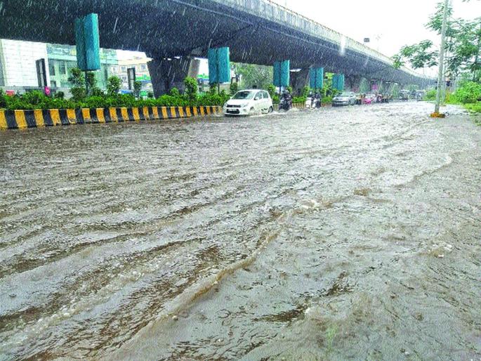 Heavy rains disrupt life | मुसळधार पावसाने जनजीवन विस्कळीत