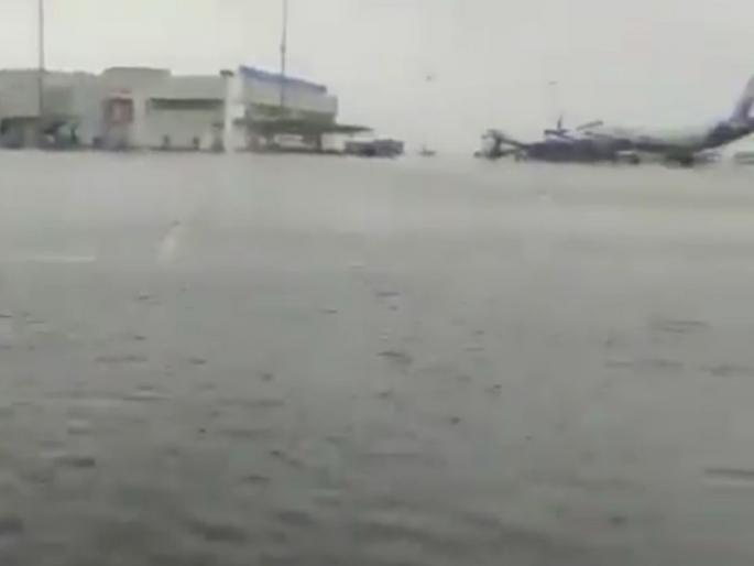 Delhi: Waterlogging at Indira Gandhi International Airport after received heavy rain | Delhi Rain: हा दिल्ली विमानतळ आहे की समुद्र? मुसळधार पावसामुळे सगळीकडे पाणी तुंबले Delhi: Waterlogging at Indira Gandhi International Airport after received heavy rain | Delhi Rain: हा दिल्ली विमानतळ आहे की समुद्र? मुसळधार पावसामुळे सगळीकडे पाणी तुंबले