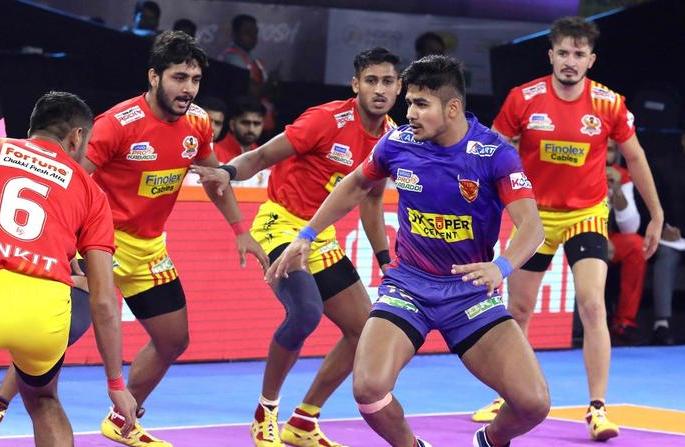 Gujarat Fortune Giants 'Dabangg' ahead of Delhi | प्रो कबड्डी : दिल्लीपुढे गुजरात फॉर्च्युनजायंट्स ‘दबंग’ Gujarat Fortune Giants 'Dabangg' ahead of Delhi | प्रो कबड्डी : दिल्लीपुढे गुजरात फॉर्च्युनजायंट्स ‘दबंग’