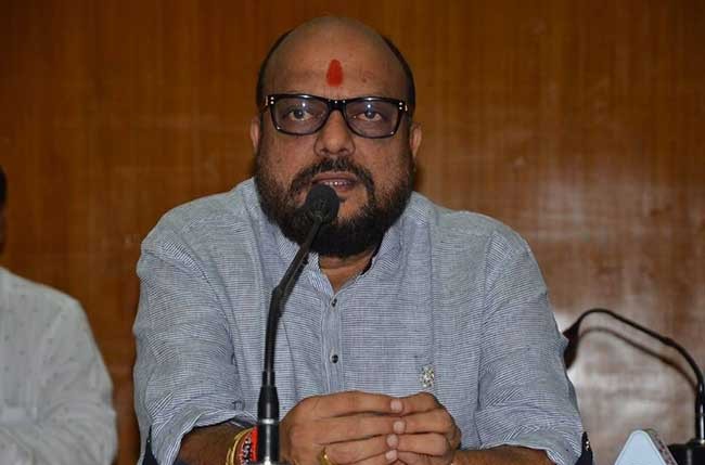 'Self for villages. Meenatai Thackeray to implement rural water storage scheme, gulabrao patil | 'गाव-खेड्यांसाठी स्व. मीनाताई ठाकरे ग्रामीण पाणी साठवण योजना राबवणार' 'Self for villages. Meenatai Thackeray to implement rural water storage scheme, gulabrao patil | 'गाव-खेड्यांसाठी स्व. मीनाताई ठाकरे ग्रामीण पाणी साठवण योजना राबवणार'