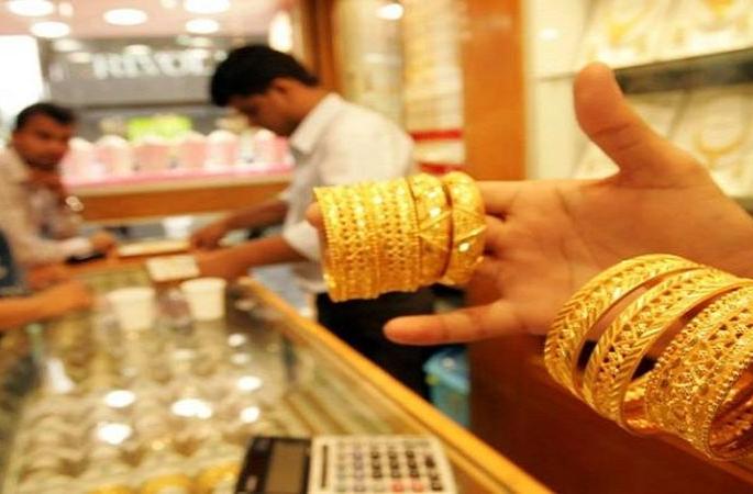 Gold, silver prices fall! | सोने, चांदीच्या दरात घसरण ! Gold, silver prices fall! | सोने, चांदीच्या दरात घसरण !
