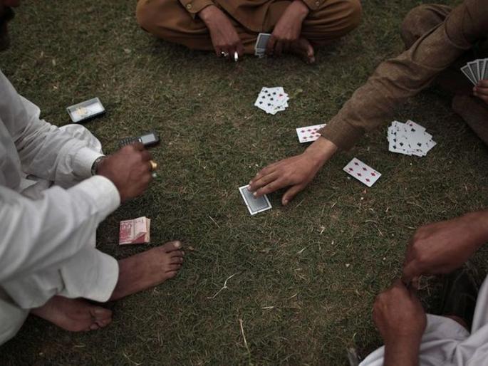The gambler fled before the police arrived | पोलीस पोहोचण्यापूर्वीच जुगारी फरार