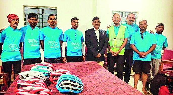 Awareness about global warming through cycling | सायकलिंगद्वारे 'ग्लोबल वॉर्मिंग' विषयी जनजागृती Awareness about global warming through cycling | सायकलिंगद्वारे 'ग्लोबल वॉर्मिंग' विषयी जनजागृती