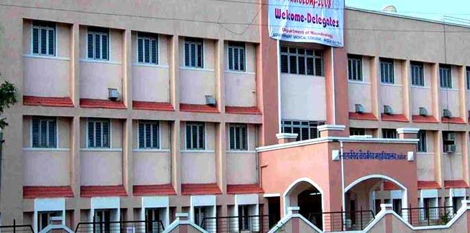 Dr. Rajesh Karykarte take charge as dean of Akola 'GMC' | अकोला‘जीएमसी’ अधिष्ठाता पदाचा प्रभार पुन्हा डॉ. राजेश कार्यकर्ते यांच्याकडे Dr. Rajesh Karykarte take charge as dean of Akola 'GMC' | अकोला‘जीएमसी’ अधिष्ठाता पदाचा प्रभार पुन्हा डॉ. राजेश कार्यकर्ते यांच्याकडे