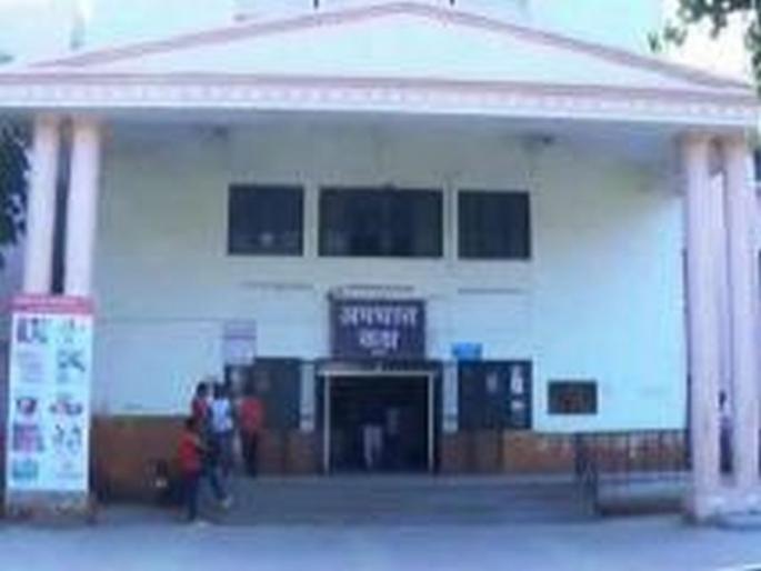Relatives angry after death of female patient in akola GMC | महिला रुग्णाच्या मृत्यूनंतर नातेवाइकांचा गदारोळ! Relatives angry after death of female patient in akola GMC | महिला रुग्णाच्या मृत्यूनंतर नातेवाइकांचा गदारोळ!
