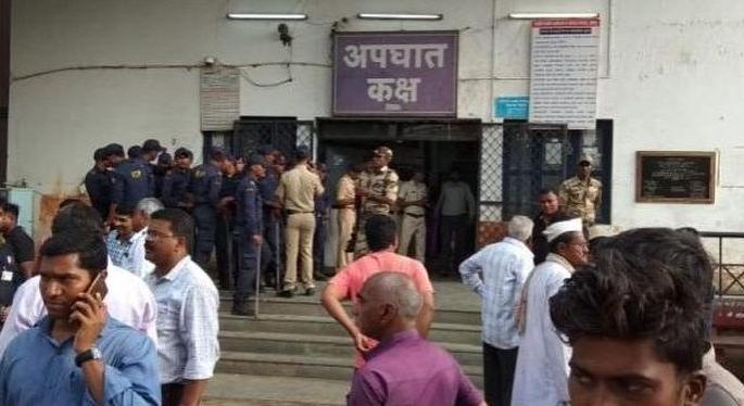 Relatives' creat scene at GMC after patient dies! | रुग्णाच्या मृत्यूनंतर नातेवाइकांचा ‘जीएमसी’त गोंधळ! Relatives' creat scene at GMC after patient dies! | रुग्णाच्या मृत्यूनंतर नातेवाइकांचा ‘जीएमसी’त गोंधळ!