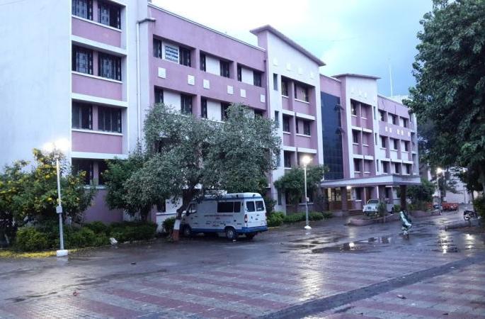 24 health workers of Akola GMC positive | अधिष्ठातांसह अकोला जीएमसीचे २४ आरोग्य कर्मचारी पॉझिटिव्ह! 24 health workers of Akola GMC positive | अधिष्ठातांसह अकोला जीएमसीचे २४ आरोग्य कर्मचारी पॉझिटिव्ह!