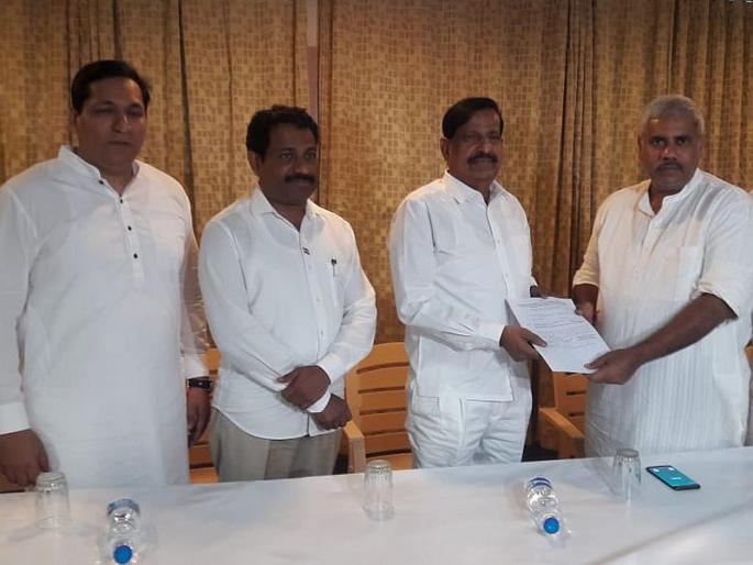 finally Ganesh Naik got AB form from airoli constituency exept of sandip naik | वडिलांसाठी मुलाचा त्याग ! गणेश नाईकांना अखेर AB फॉम मिळाला, 'तिकीट फिक्स' finally Ganesh Naik got AB form from airoli constituency exept of sandip naik | वडिलांसाठी मुलाचा त्याग ! गणेश नाईकांना अखेर AB फॉम मिळाला, 'तिकीट फिक्स'
