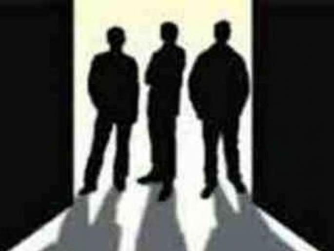 The gang of goons was deported for two years | गुंडांची टोळी दोन वर्षांकरिता हद्दपार The gang of goons was deported for two years | गुंडांची टोळी दोन वर्षांकरिता हद्दपार